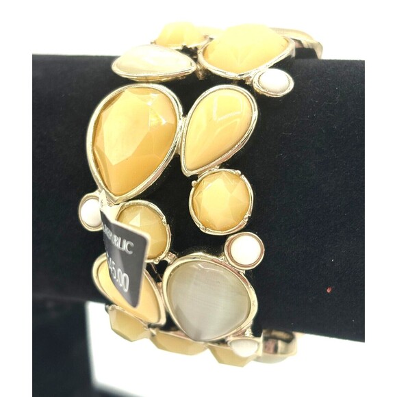 Banana Republic Vanilla Stretch Beaded Bracelet Goldtone Hardware One Size NWT - Picture 1 of 8